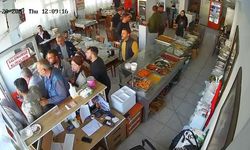 Depreme lokantada yakalanan vatandaşları panikle kaçışları kamerada