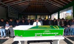 Devrilen otomobilde hayatını kaybeden kadın, memleketinde defnedildi