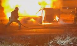 Diyarbakır’da hafif ticari araç alev topuna döndü