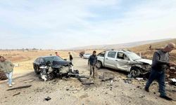 Diyarbakır’da iki otomobil kafa kafaya çarpıştı: 2 yaralı