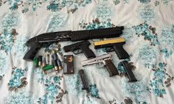 Edirne’de evden ruhsatsız tabancalar ve mühimmat çıktı