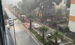 Edremit’te kuvvetli sağanak yağış etkili oluyor