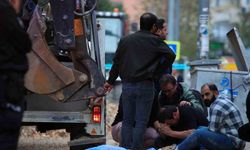 Ekmek almaya giderken kepçenin altında kalan yaşlı adam hayatını kaybetti