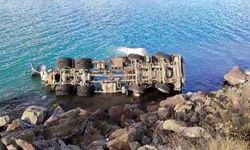 Elazığ’da beton mikseri göle uçtu: 1 yaralı