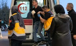 Eli traktörün hidrolik sistemine sıkışan çiftçi yaralandı