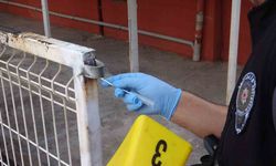 Eline aldığı bıçakla yoldan geçenlere dehşeti yaşattı: 1 yaralı