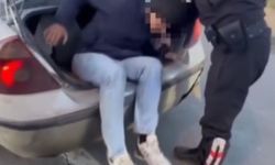 Erzincan’da otomobilin bagajında 2 kaçak göçmen yakalandı