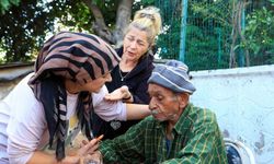 Evde çıkan yangında yaşlı çiftin yardımına komşuları koştu