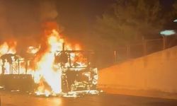 Eyüpsultan Kemerburgaz yolunda İETT otobüsünde yangın çıktı. Olay yerine itfaiye ekipleri sevk edildi. Yangın sırasında otobüsün boş olduğu öğrenildi.