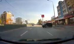 Bursa'da freni boşalan minibüs üç şeritli yola indi