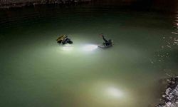 Gölete düşen kamyonet ekipleri harekete geçirdi