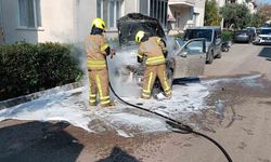 Gönen’de park halindeki araç alev aldı