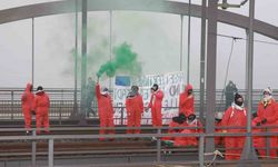 Hamburg limanını kapatan göstericiler, İsrail’e silah ihracatının durdurulması çağrısı yaptı