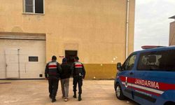 Hırsızlık suçundan 25 yıl kesinleşmiş cezayla aranan şahsı jandarma yakaladı