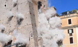 İtalya’da çöken Orta Çağ’a ait kule enkazında kalan işçi hayatını kaybetti