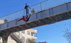 İtfaiyenin kurduğu havalı atlama minderi, hayatta tuttu