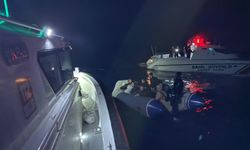İzmir açıklarında 27 düzensiz göçmen yakalandı, 14 göçmen kurtarıldı