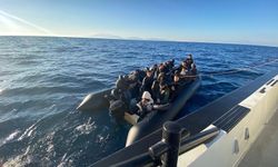 İzmir açıklarında 63 düzensiz göçmen yakalandı