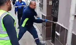İzmir Büyükşehir ekipleri vatandaşın evine balyozla girdi
