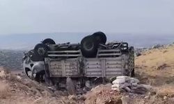 Kamyonet takla atarak ters döndü: 5 Yaralı