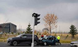 Kamyonun freni boşaldı, zincirleme kaza yaşandı: 2 yaralı