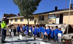 Kars’a jandarmadan öğrencilere yönelik trafik eğitimi