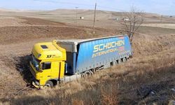 Kırıkkale’de tır devrildi: 1 yaralı