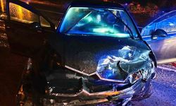 Kırklareli’nde yağışlı yolda zincirleme kaza: 3 araç birbirine girdi, 4 yaralı