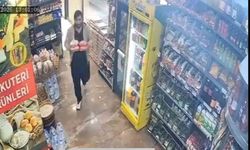 Kontrolden çıkan cip şarküteriye daldı: Kıl payı kurtuluş kamerada