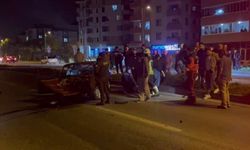 Kontrolden çıkan otomobil elektrik direğine çarptı: 1 yaralı