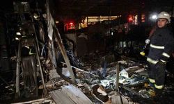 Konyaaltı Sahili’ndeki kafe yanarak küle döndü, 5 yavru köpek telef oldu