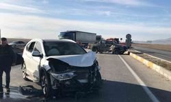 Konya’da kamyonetle SUV tipi araç çarpıştı: 3’ü çocuk 7 yaralı