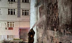 Küçükçekmece’de geri dönüşüm atık tesisi alevlere teslim oldu