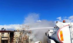 Kütahya’da ahır yangını büyümeden söndürüldü