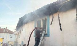 Kütahya’da çıkan yangında iki ev ve bir ahır kullanılamaz hale geldi