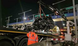 Kuzey Marmara Otoyolu’nda otomobil gişeye girdi: 1 ağır yaralı