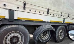 Lastiği parçalanan tırın tehlikeli yolculuğu