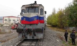 Malatya’da raylara düşen kişi trenin çarpması sonucu yaralandı