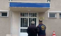 Manisa’da 27 yıl hapisle aranan dolandırıcı sahte kimlikle yakalandı