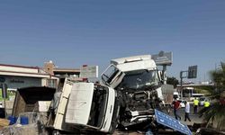 Mersin’de tırlar zincirleme kaza yaptı: 2 yaralı