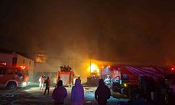 Meyve-sebze paketleme fabrikası yangınındaki hasar gün ağarınca ortaya çıktı