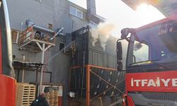 Mobilya fabrikasında yangın: 1 işçi yaralandı