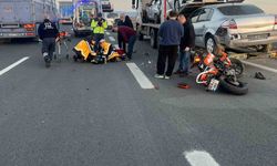 Motosiklet emniyet şeridinde duran tıra çarptı: 1 yaralı