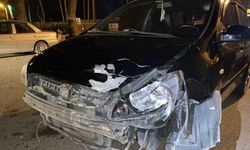 Motosiklet ile otomobil çarpıştı: 2 genç yaralandı