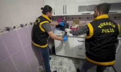 Mutfak dolabından AK-47 ve pompalı tüfek çıktı