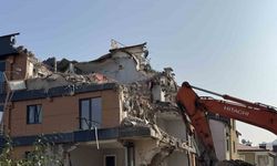 Ordu’da zemini kayan ve çatlaklar oluşan bina yıkılıyor