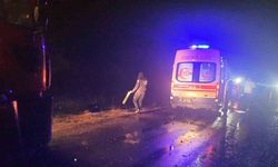 Otomobil ile kamyon çarpıştı: 1’i ağır, 3 yaralı