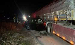 Otomobil tırla çarpıştı: 2 ölü, 2 yaralı