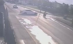 Otomobille çarpışan motokuryenin ağır yaralandığı kaza güvenlik kamerasına yansıdı