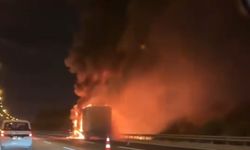 Otoyolda tır alev alev yandı